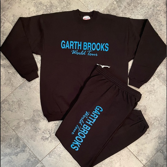 NEVER WORN GARTH BROOKS VINTAGE ATHLETIC SUIT WORLD TOUR 1990. LARGE - Picture 1 of 5